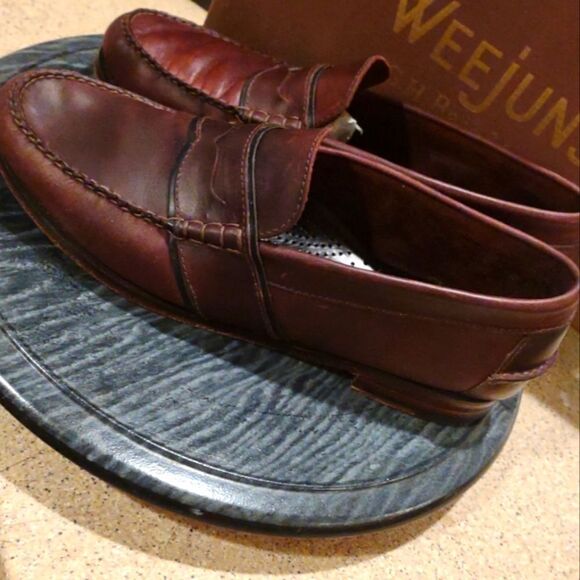 Bass Weejuns Size 9.5 Loafers - Picture 1 of 4